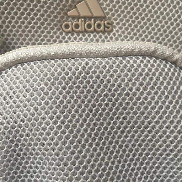 LIKE NEW ADIDAS AIRMESH CONVERTIBLE MINI BACKPACK AND CROSSBODY - Picture 5 of 7